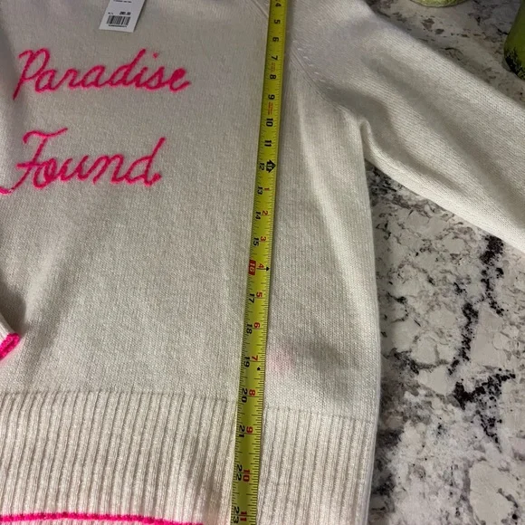 Cashmere Sweater with Pink Paradise Script made exclusively for Beau Rivage - Picture 5 of 7